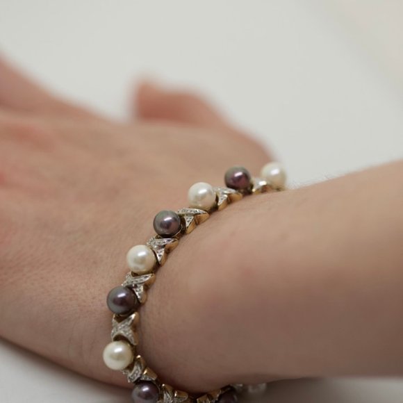 Diamonds 14k Gold & South Sea Pearls XOXO Bracelet - Picture 2 of 2